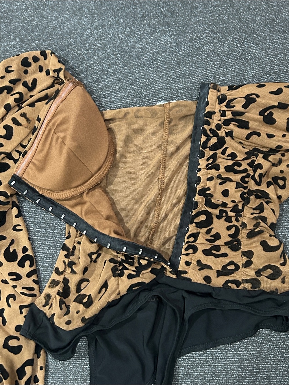 Windsor Leopard Print Long Sleeve Bodysuit Sz S - Picture 9 of 13